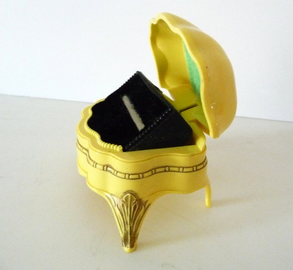 Vintage Yellow Ring Box Clam Shell Celluloid Plastic Ornate
