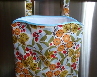 Kitchen Bag 12" X 15", zippered with oven bar handles, mod floral print.