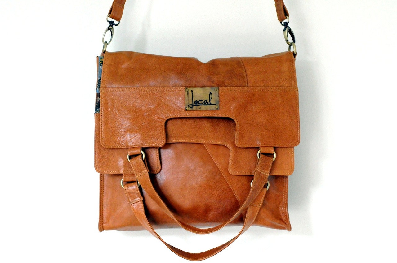 MI-VIDA. Fold over leather bag / cross body bag. Available in