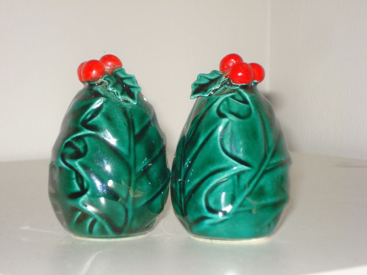 Vintage Christmas Salt and Pepper Shakers – Holly Berry Servingware ...