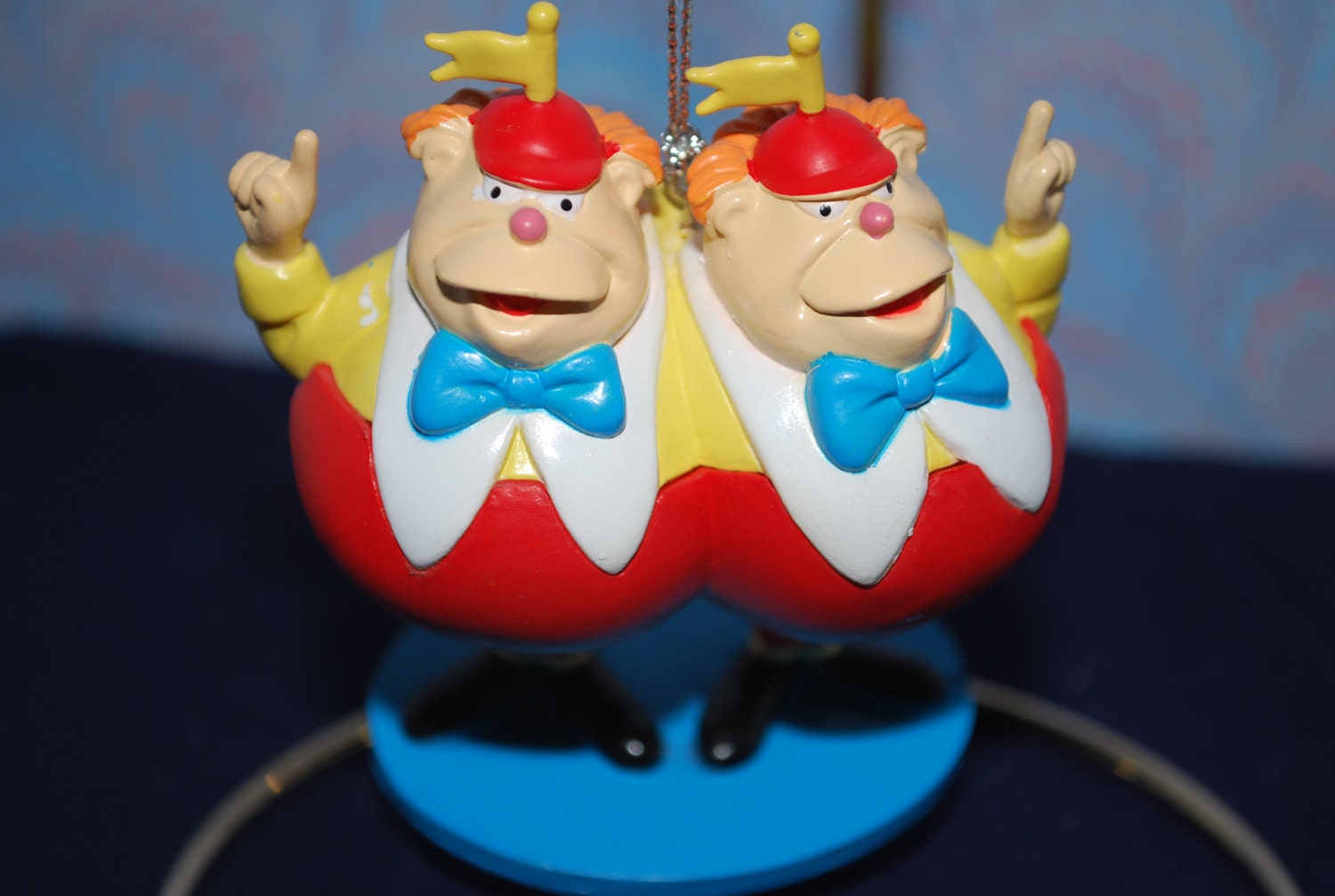 tweedle dee and tweedle dum figures