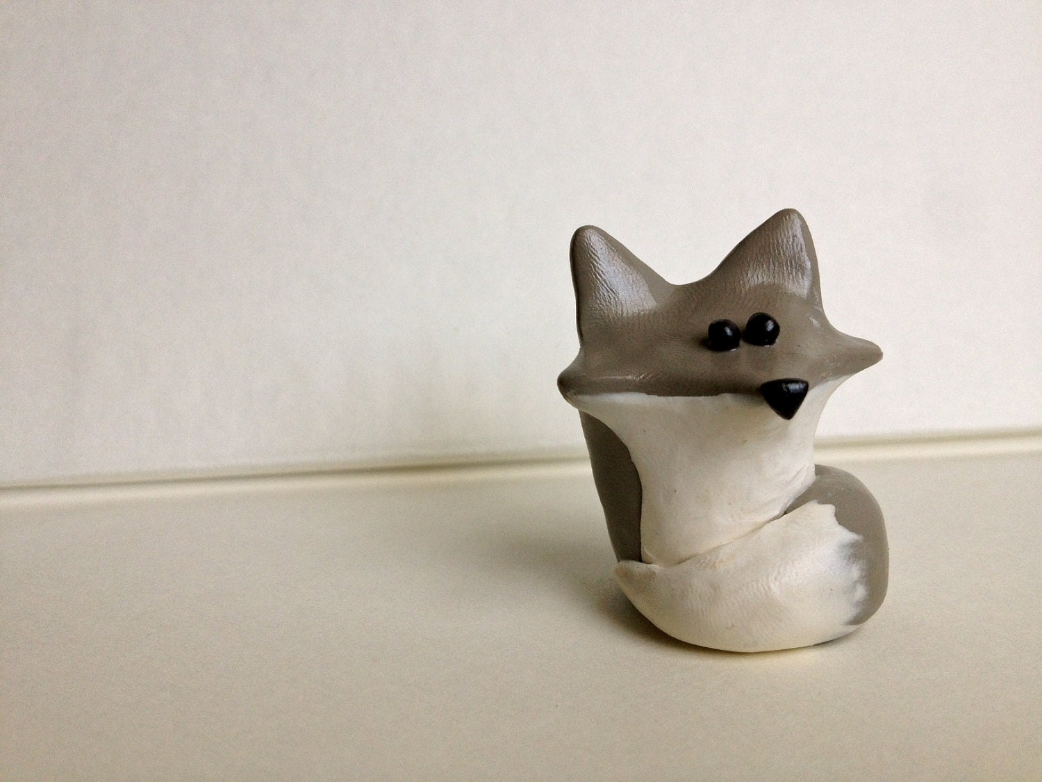 mini wolf figurines