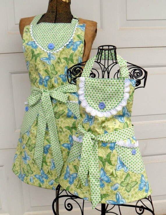 Mother Daughter Matching Aprons REVERSIBLE Retro Style Set in