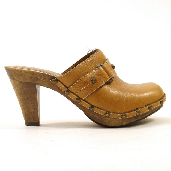 70s Wooden Platform Leather Clogs / sz 7 by SpunkVintage on Etsy