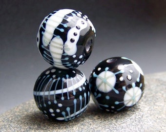 MruMru Handmade Lampwork Glass Bead set. Black and White Trio. Sra.