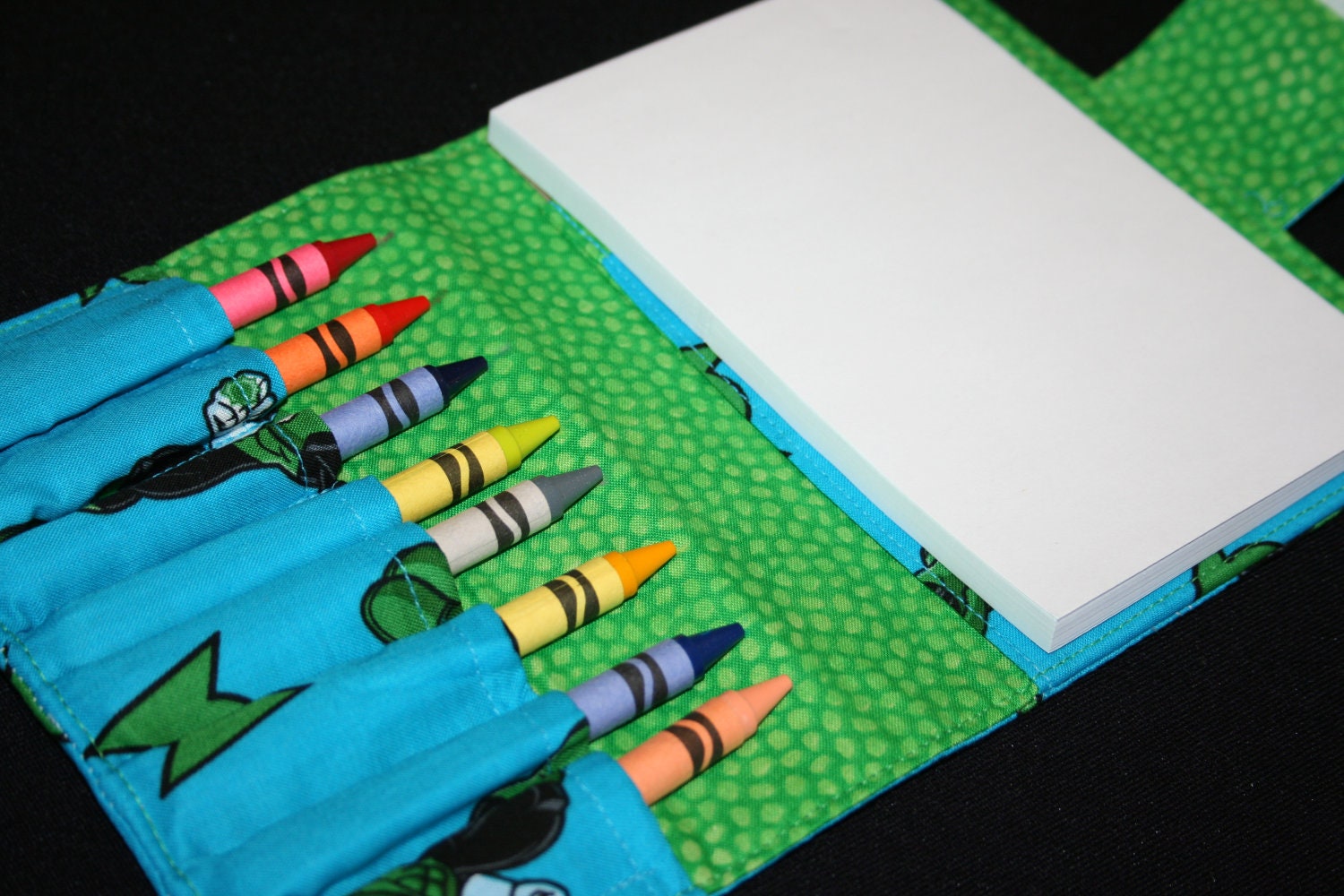 Crayon Wallet Holder Includes Crayola Crayons and Paper