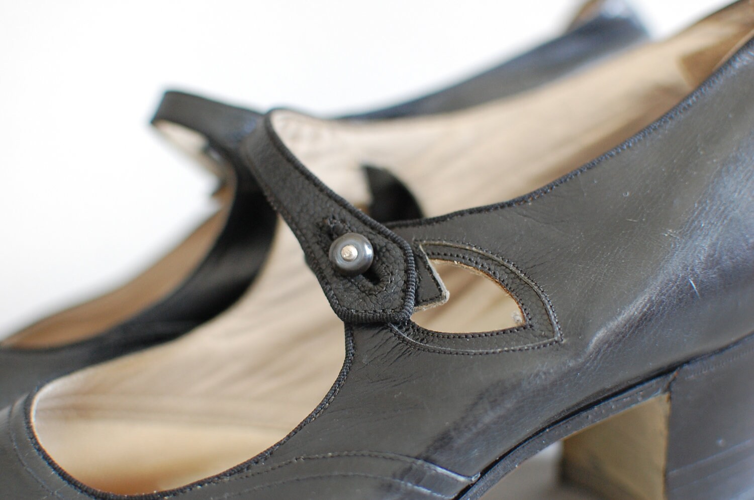 1920s shoes / 20s mary jane shoes / Walk Over janes