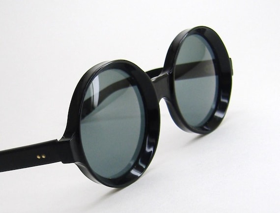 Vintage Round 60s Black Oversized Sunglasses by Vintage50sEyewear