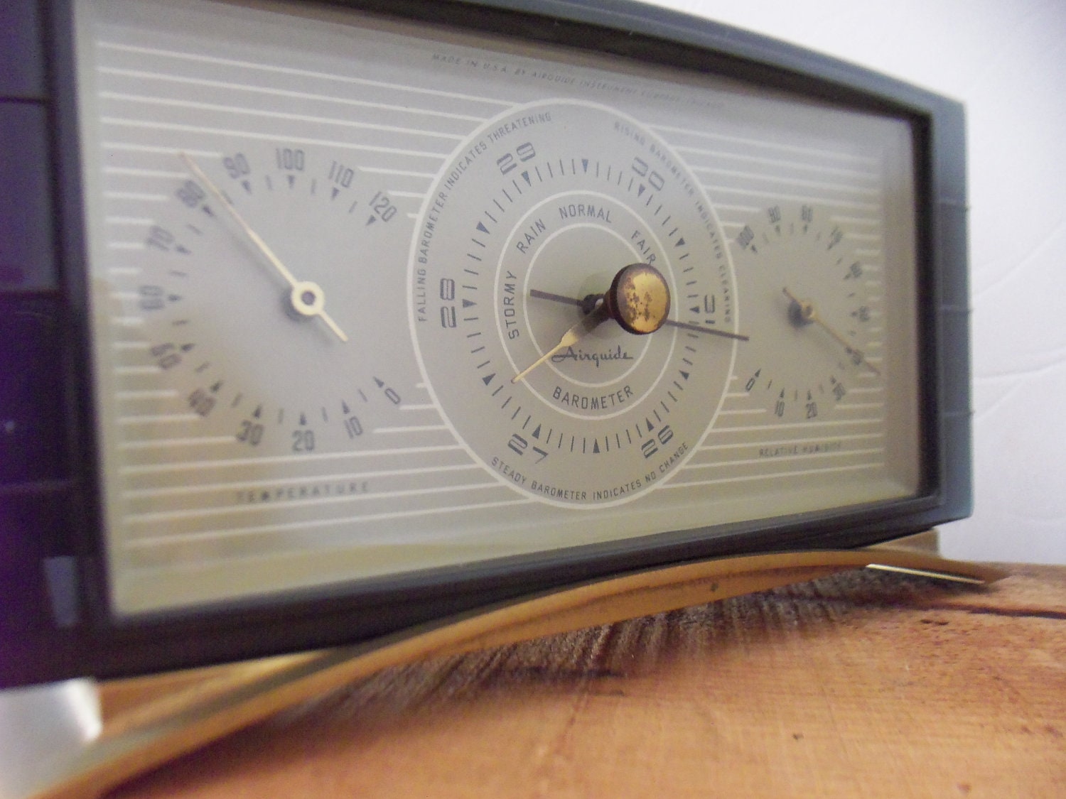 Barometer made by AIRGUIDE INSTRUMENT CO. Chicago c.