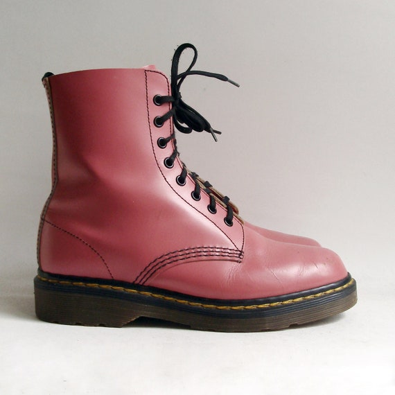 Doc Martens / pink Doc Marten boots / 80s 90s pink combat