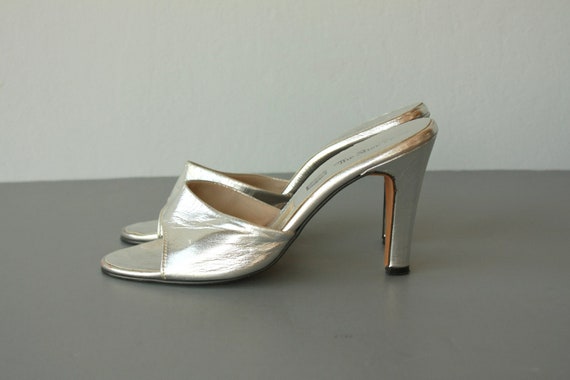 silver heels / 70s metallic silver heels / 1970s silver