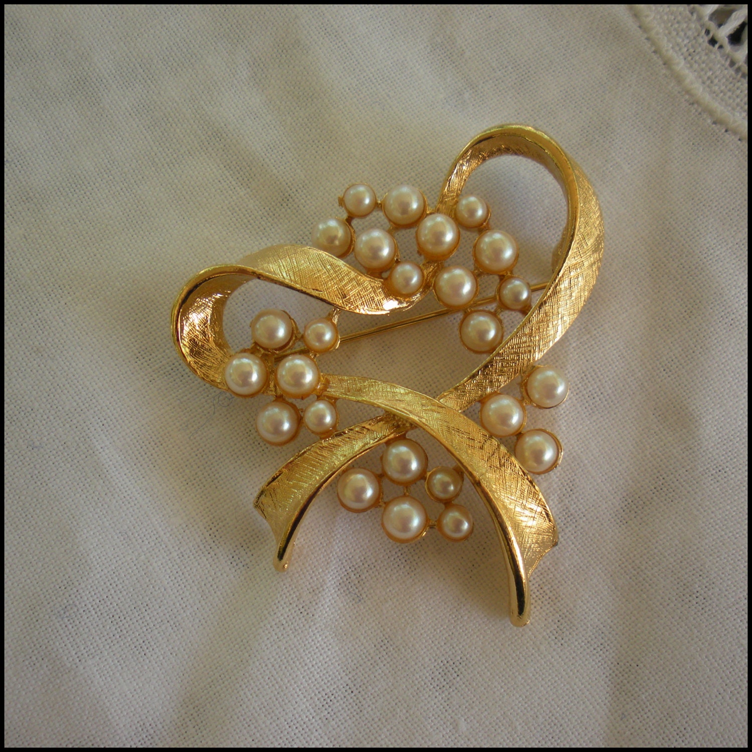 Vintage Richelieu Gold and Pearl Brooch by glasstime52 on Etsy