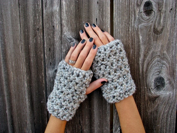 Lamb's Wool Collection - Plush Chunky Wool Fingerless Gloves In Grey Marble - Unisex