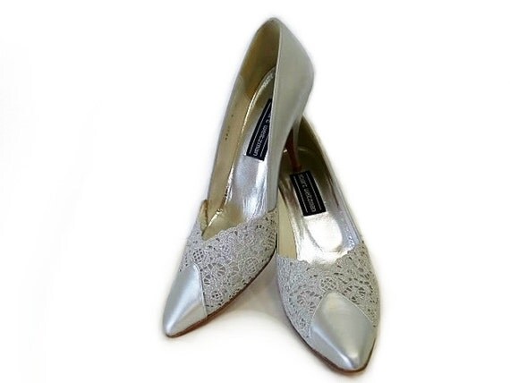 SALE Vintage STUART WEITZMAN Lace Silver Pumps Shoes Wedding