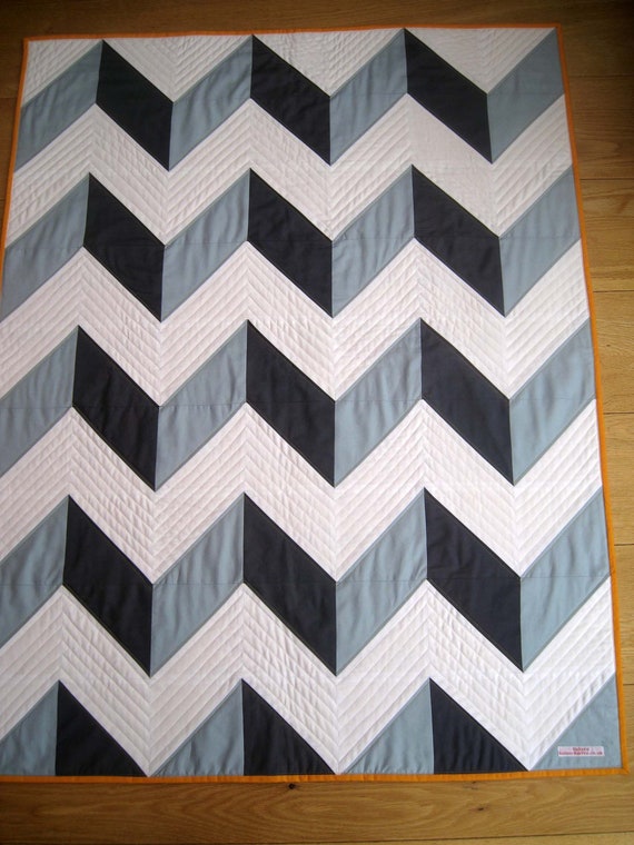 Items similar to Zig Zag Baby Quilt on Etsy