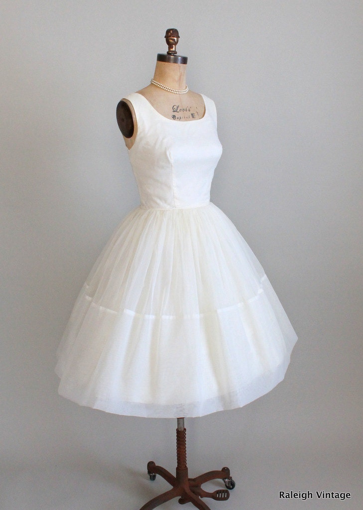 Vintage 1960s Dress : 50s 60s Winter White Chiffon Wedding
