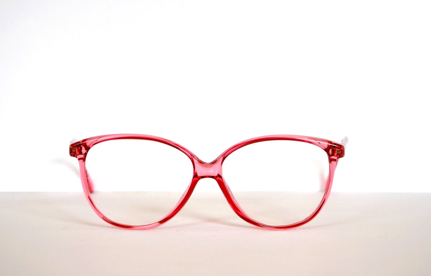 Glasses frame. Pink Glasses. Pink Glass Eyes. Очки Германия Фраме. Pink Glasses idioms.