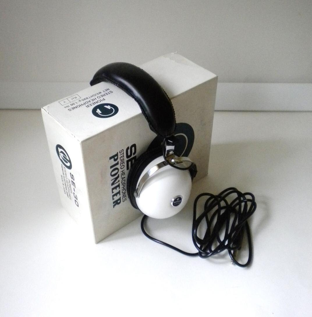 Vintage Working Pioneer Stereo Headphones in Original Box