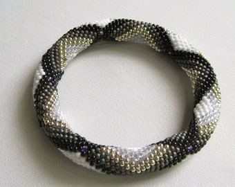 Bead Crochet Pattern: Dotted Shadow Boxes Bead Crochet Bangle Pattern