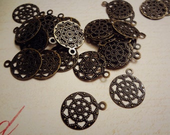 10pcs of Antiqued Brass 13mm Round Filigree Base Connectors High Quality Q52-Wq