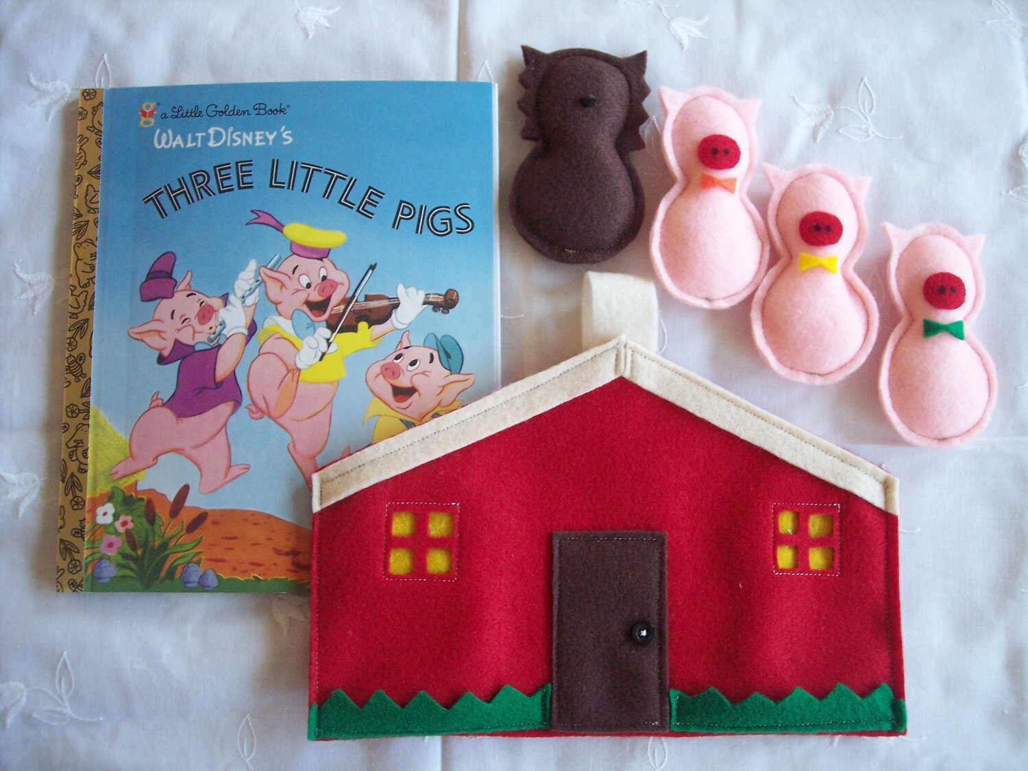 3 little pigs play set