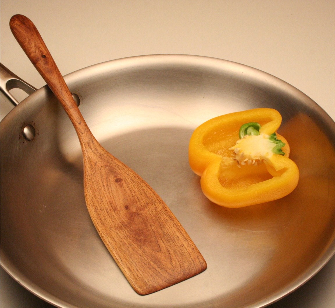 Wooden spatula for flipping your fried eggs of by KitchenCarvings