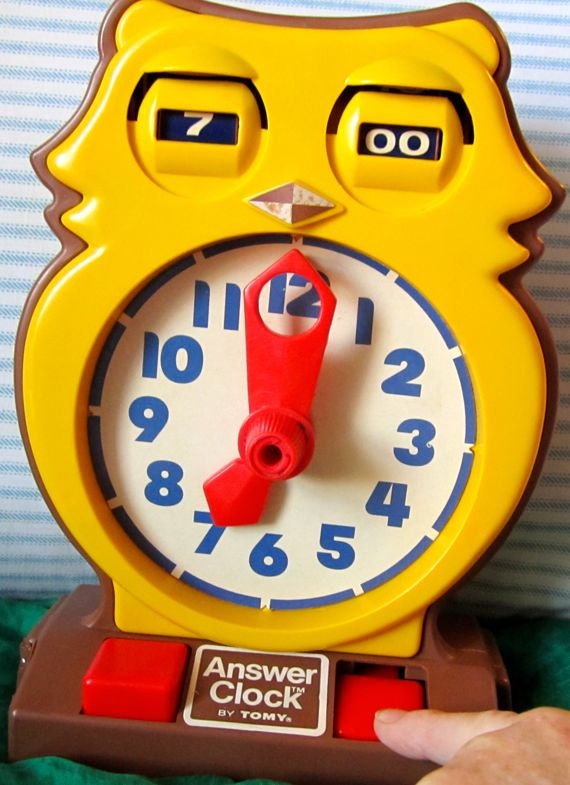 Vintage owl toy clock by Tomy 1975