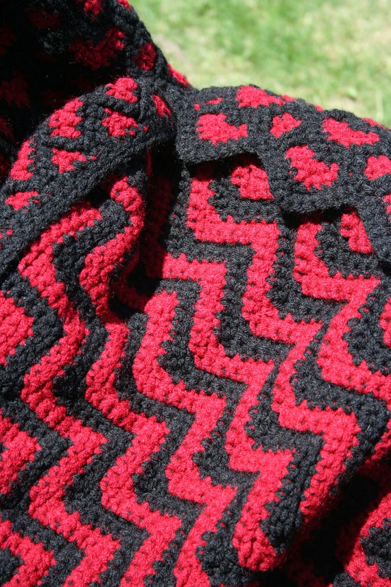 Crochet Red and Black Ripple Hearts Afghan Blanket Throw