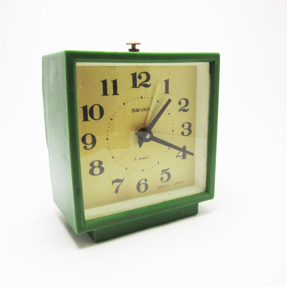 tick tick tick tick....RETRO wind up Green CLOCK by BabyshkasAttic