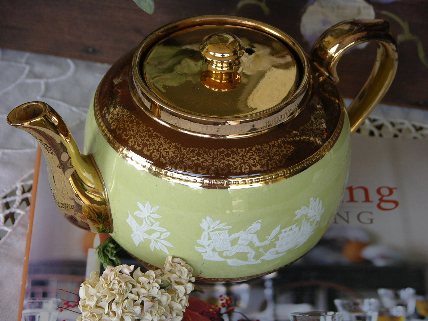 SUDLOWS Burslem Teapot Made in England with Beautiful Relief