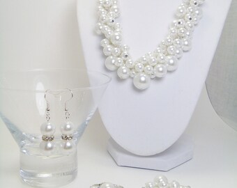 White Pearl Jewelry Set, Chunky Jewelry, Custom Bridal Jewelry, White Bridal Jewelry Set, White Pearl Cluster Necklace, Chunky Bracelet