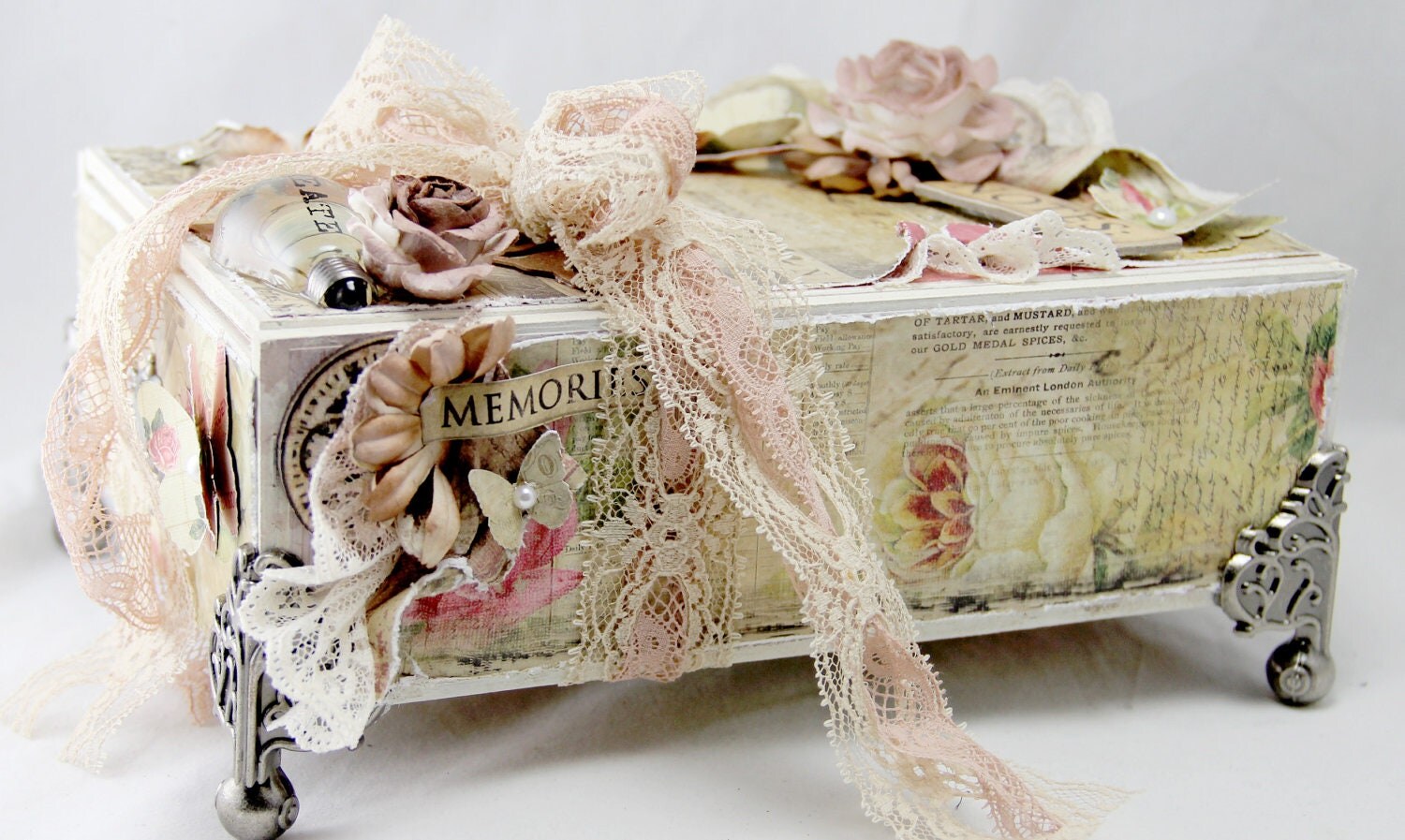 26 DECOUPAGE CIGAR BOX