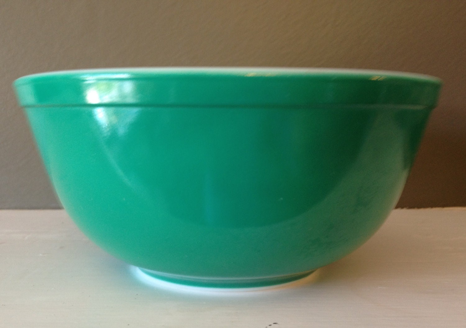 1950s Vintage Pyrex Primary Green Mixing Bowl / 2.5 Quart