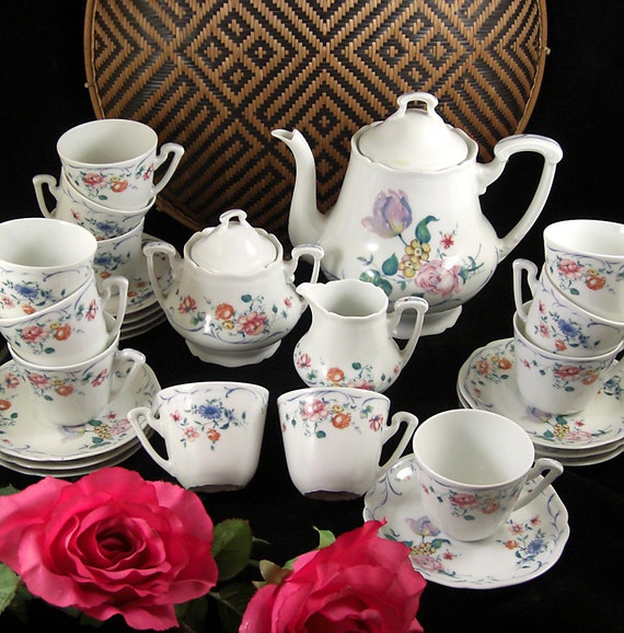 Limoges Porcelain Tea Set Service for Ten / 27 Pieces