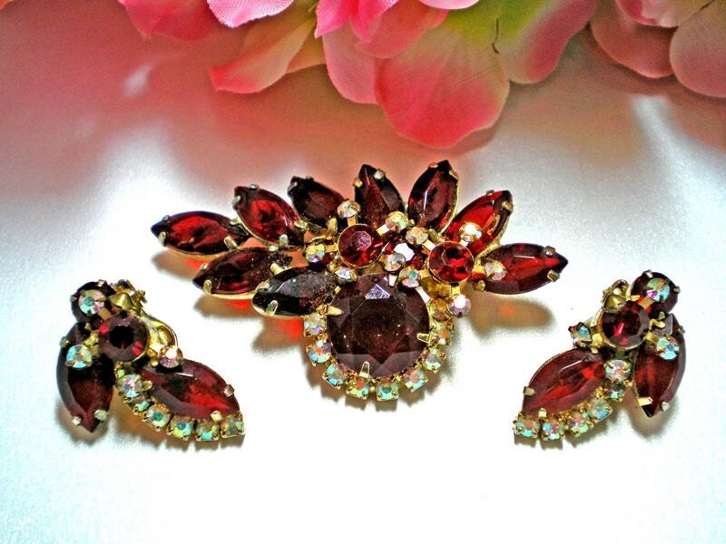 DeLizza and Elster aka Juliana Red Brooch/ER Demi by Cleoras