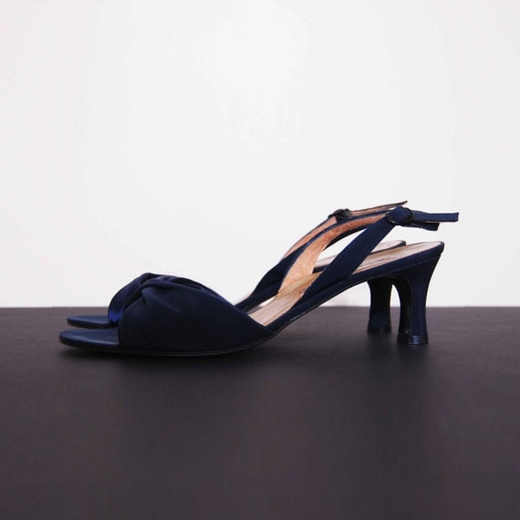 Vintage YSL high heel shoes. Navy blue Yves Saint Laurent