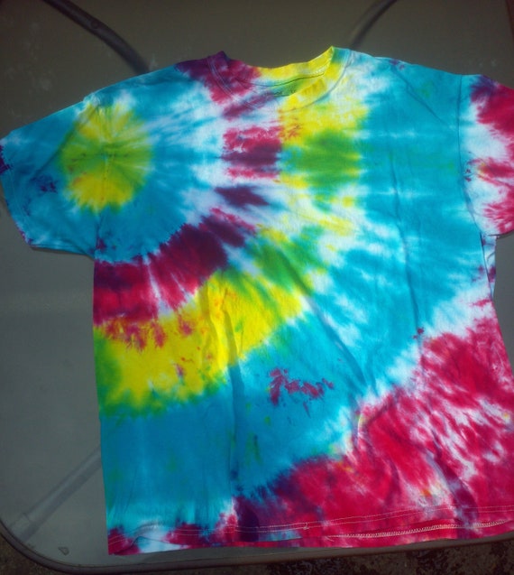 Tie Dye T-shirt Size L Bullseye yellow red and blue