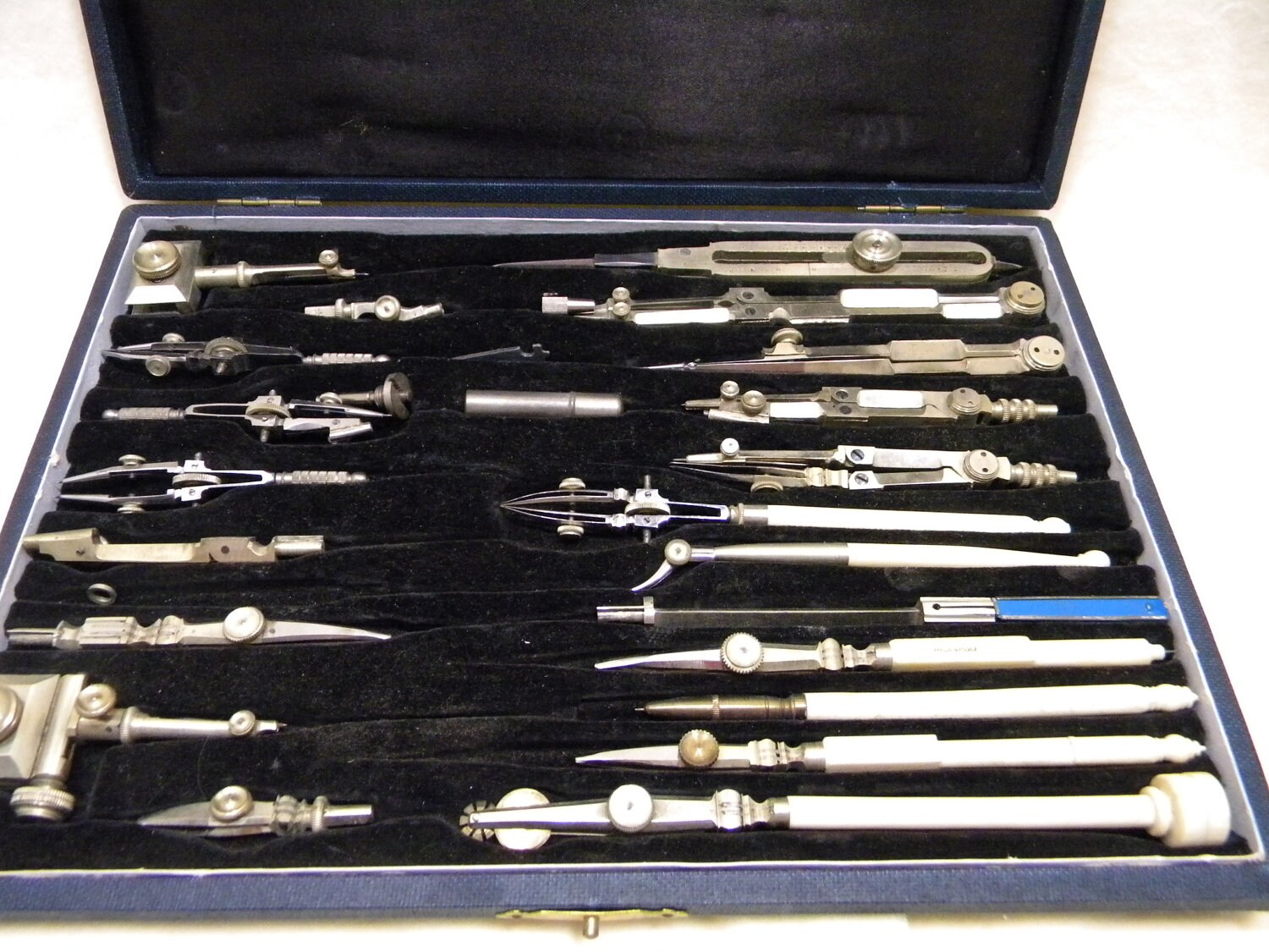 Vintage 23 piece enginer drafting set in case