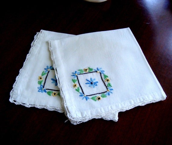 Vintage Cloth Napkins Embroidered Floral Luncheon Napkins