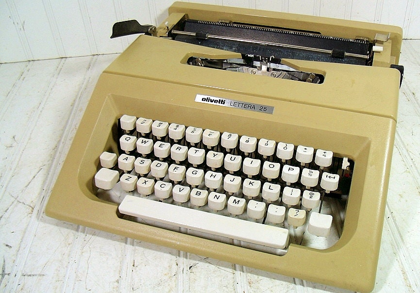 manual typewriter keyboard