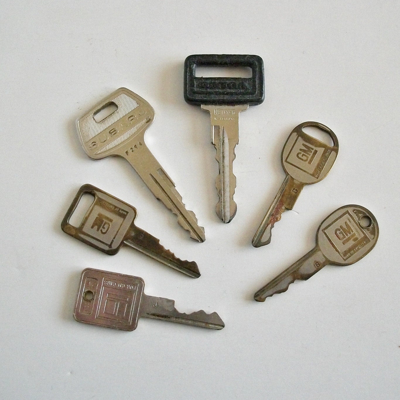 Vintage Lot of 6 Old Car Keys Volvo Subaru GM