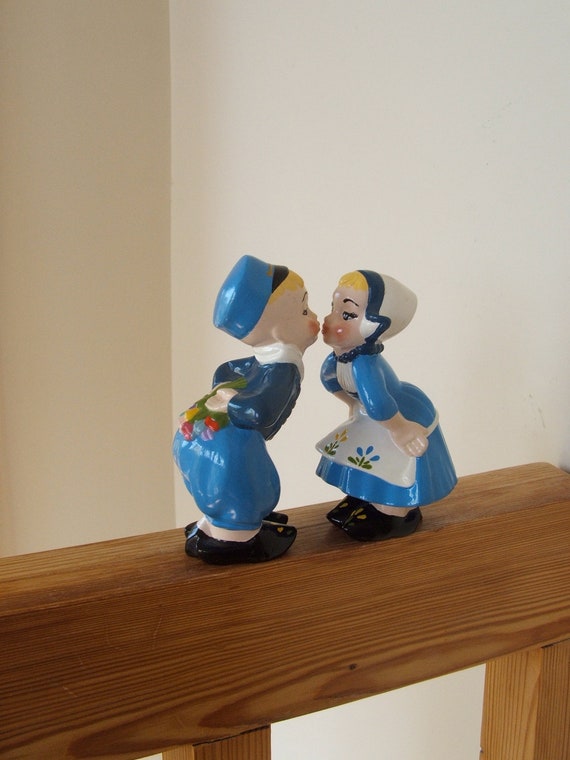 Vintage Ceramic Kissing Dutch Boy And Girl