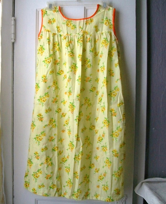Vintage House Dress Summertime Housedress Yellow Roses