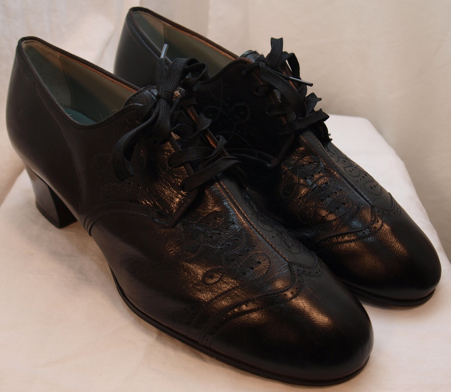 Vintage Enna Jettick Oxford Heels in Black Size 8 Ornate and