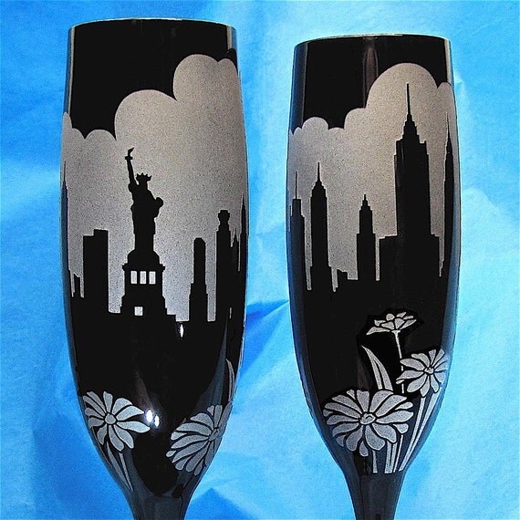 2 New York Skyline Champagne Flutes Personalized Wedding