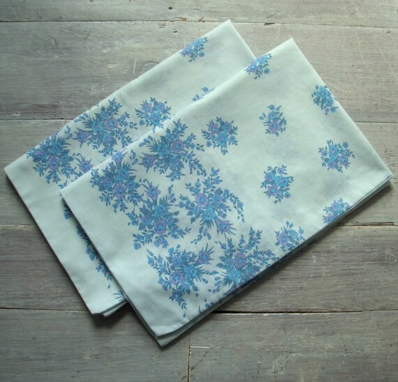 Vintage Pillow Cases One Pair 70s England Pastel by spanishangels