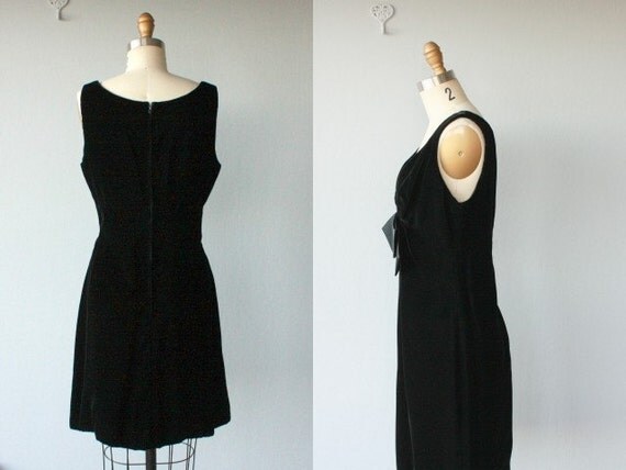 SALE / 60s cocktail dress / 1960s party dress / little black