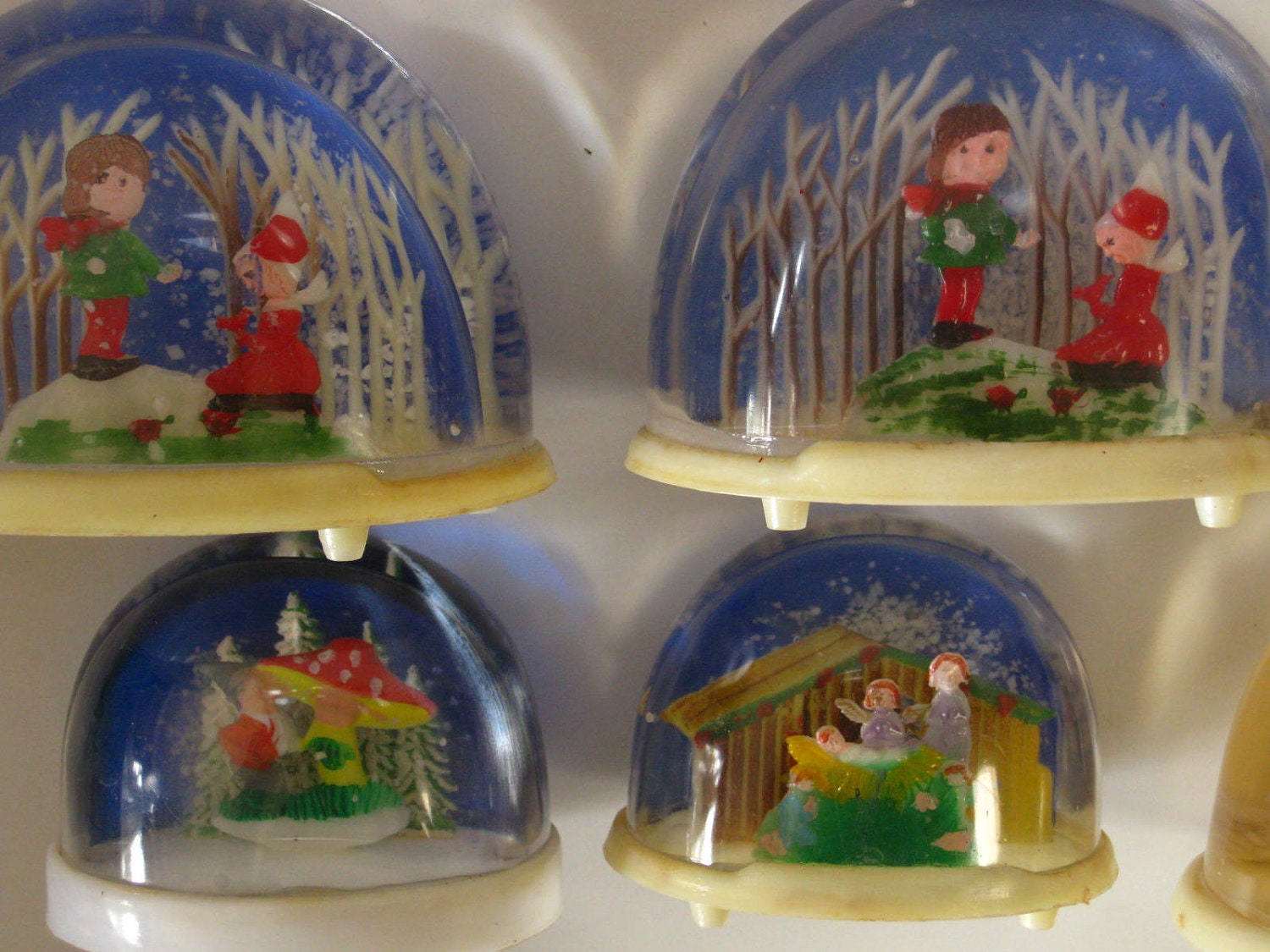Collection Vintage Snow Globes Plastic Christmas Snow Dome