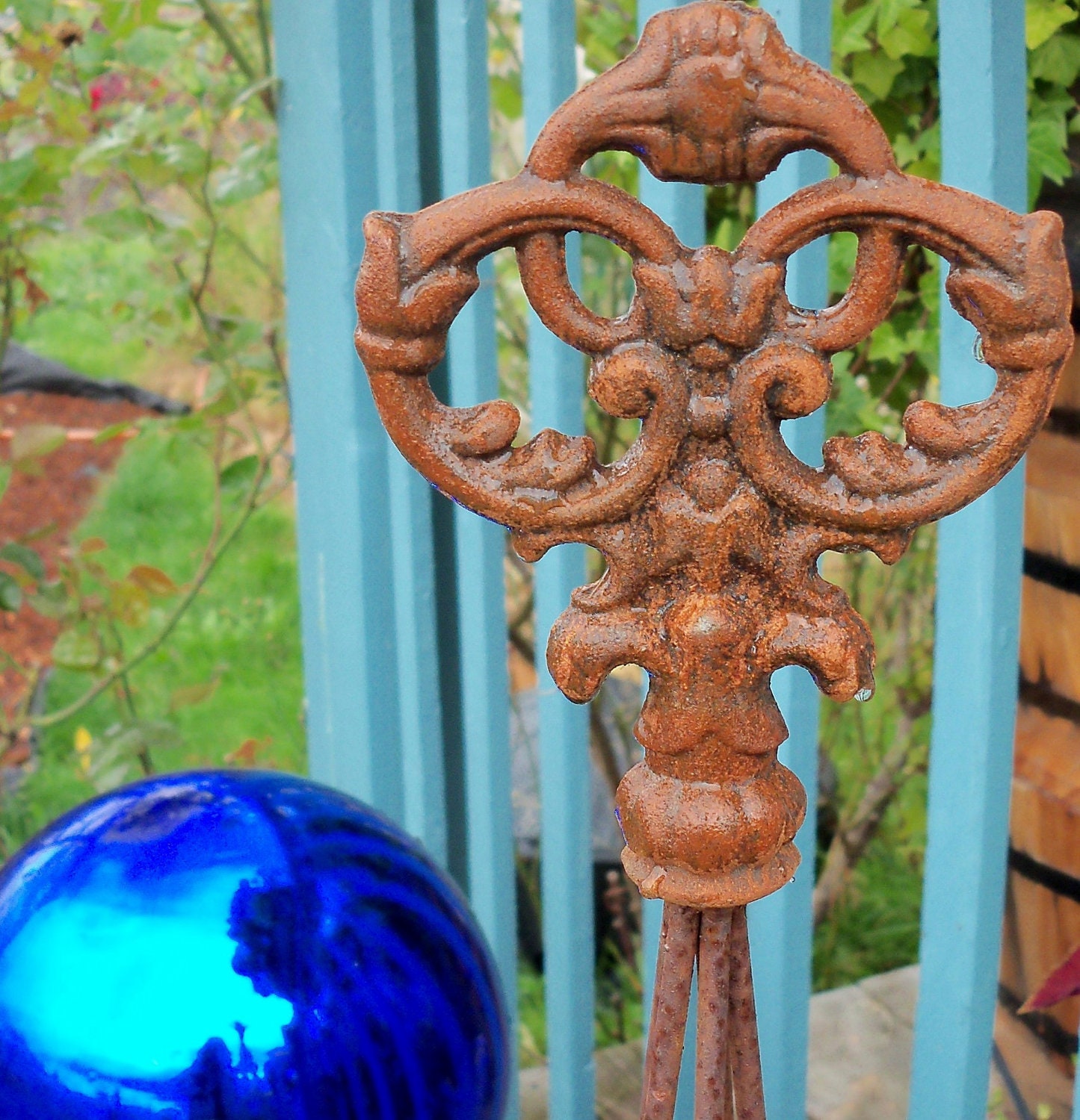 ONE Classic Trellis Tower All Metal Five Foot Tall with CROWN