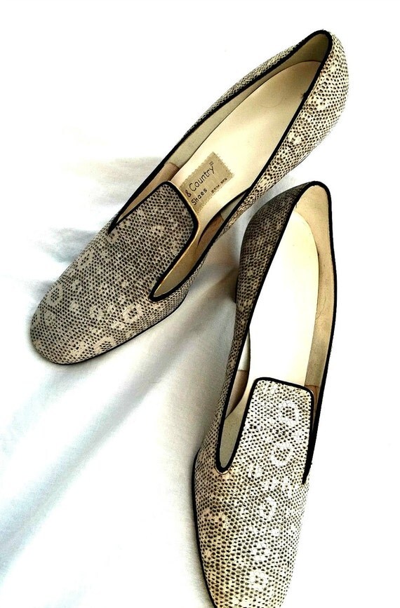 Items similar to Vintage 60s Town & Country Black Grey Snakeskin Pumps